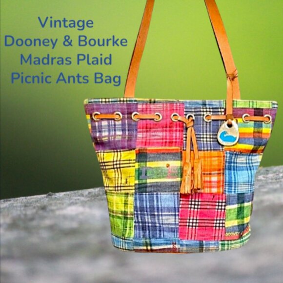 Dooney & Bourke Handbags - Vintage Dooney & Bourke Bag 🐜